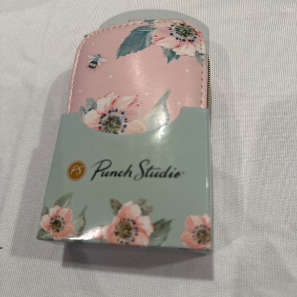 Travel sewing kits! Set of Two ! - Picture 3 of 3